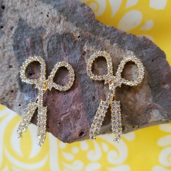 ✂️HAIR STYLIST Cute Earrings Clear Stones - NWOT✂️ - Picture 6 of 6
